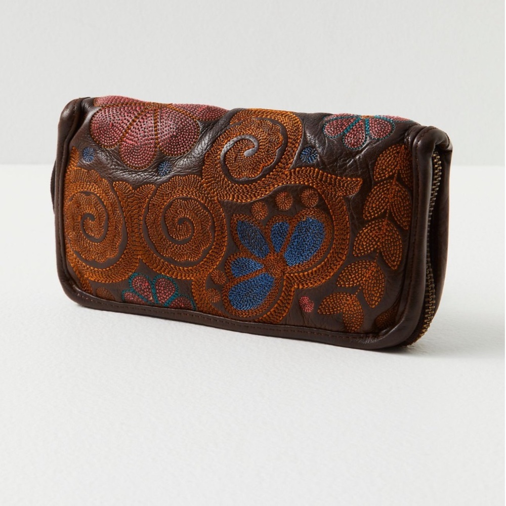 ⭐️SOLD⭐️ Free People Spellbound LUXE Leather Embroidered Wallet NWT 🔖